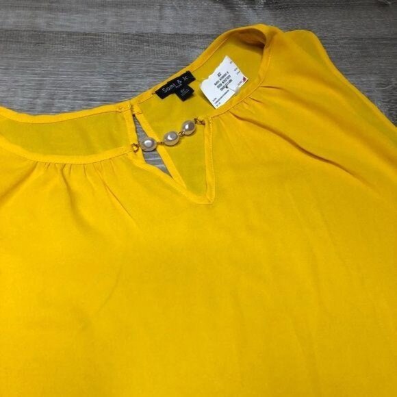 Sami & Jo NWT Plus Size 2X Golden Yellow Sleeveless Blouse W/ Pearl neck Detail - Picture 6 of 7